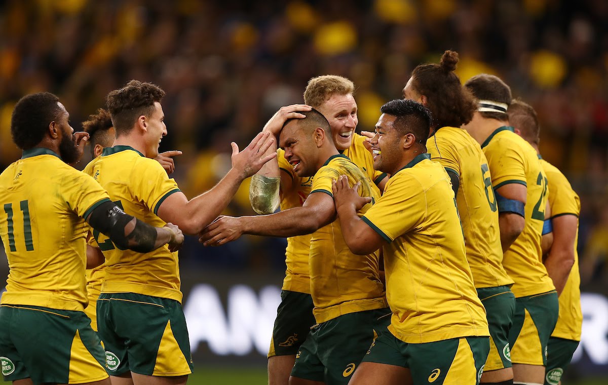 Australia players celebrate after Kurtley Beale 