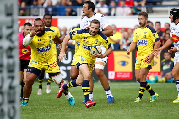Camille Lopez of Clermont scores a try against Agen