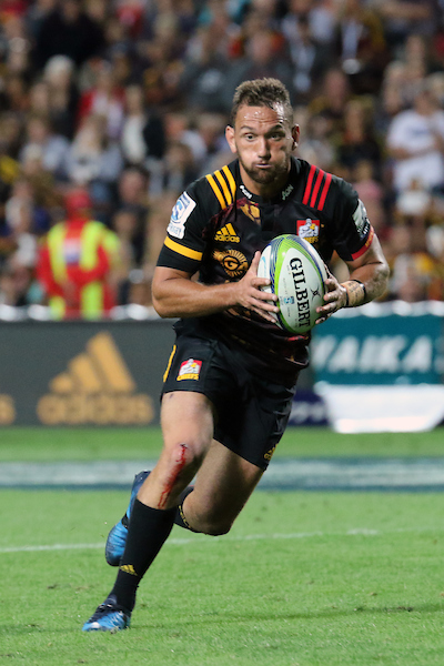 Aaron Cruden of the Chiefs runs with ball in hand
