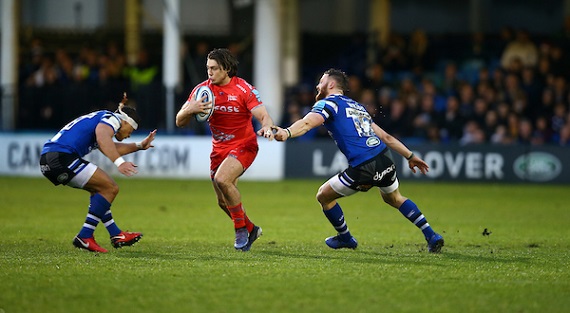 James O'Connor of the Sale Sharks runs at Bath Rugby defenders