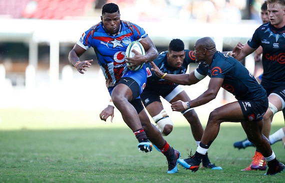 Lizo Gqoboka breaks a tackle against the Cell C Sharks