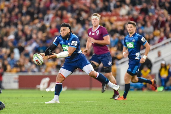 Ma'a Nonu of the Blues offloads against the Reds