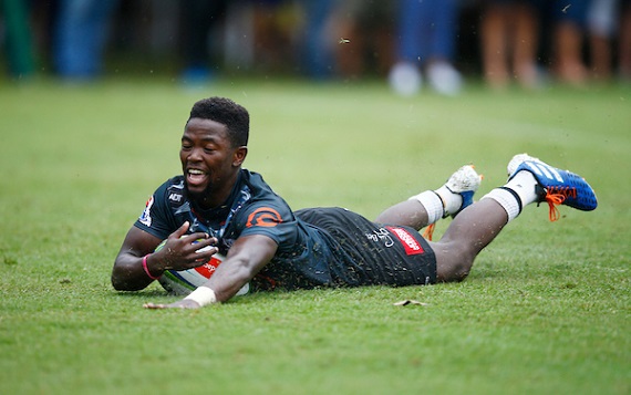Sanele Nohamba scores for the Cell C Sharks in their pre-season fixture against Russia