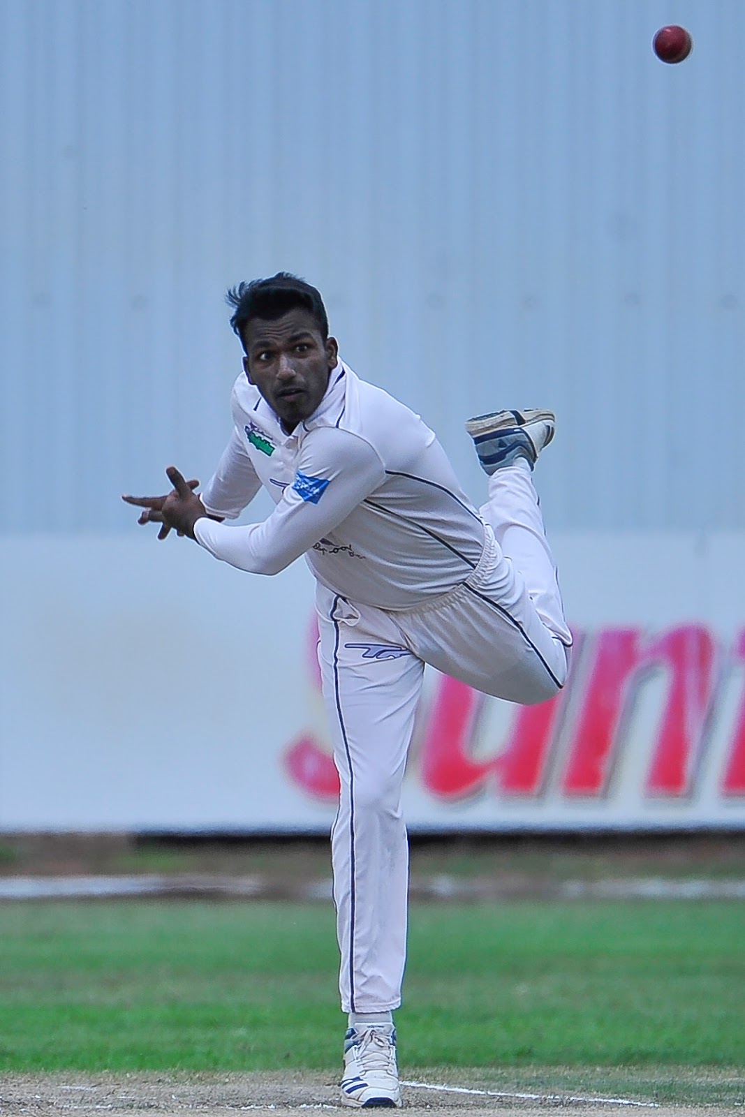 Senuran Muthusamy bowling for the Hollywoodbets Dolphins in 4-Day cricket