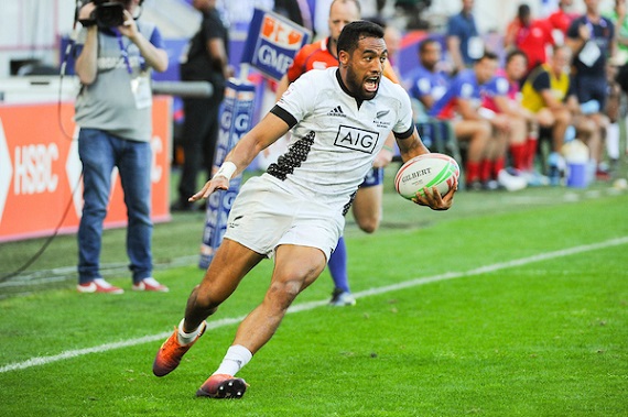 Sione Moila of New Zealand runs in a try