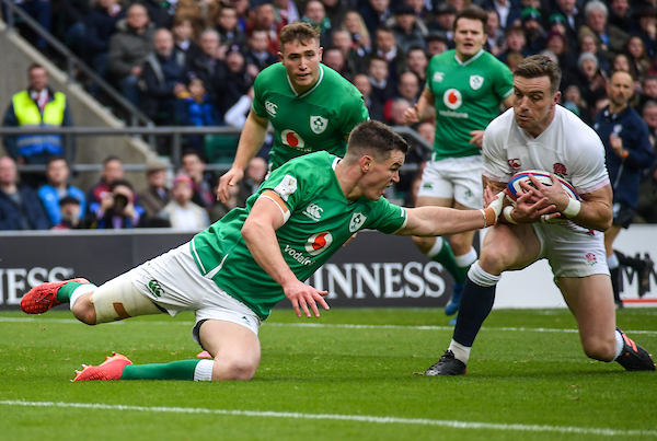 George Ford of England gets to the ball ahead of Jonny Sexton of Ireland to score