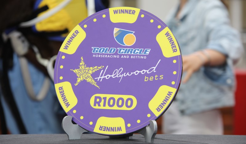Grooms' Initiative R1000 Token with Gold Circle and Hollywoodbets branding