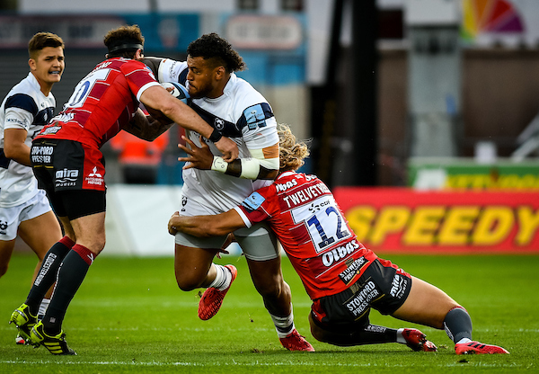 Nathan Hughes of Bristol Bears carries into Danny Cipriani and Billy Twelvetrees of Gloucester Rugby