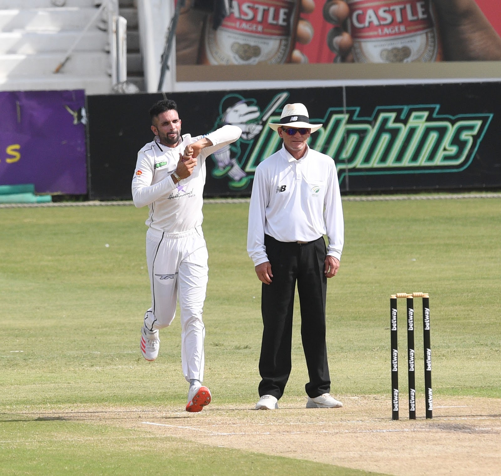Maharaj five-for gives Dolphins the edge