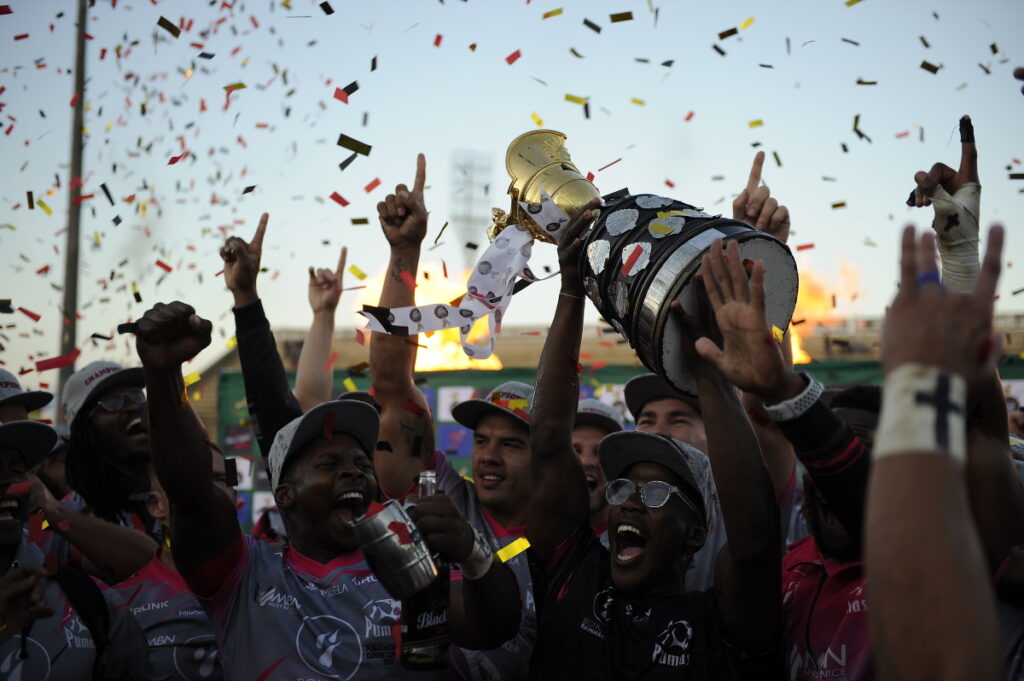 Pumas celebrate winning the Currie Cup