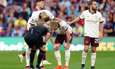 Manchester City's Kevin De Bruyne (centre) with his hands on his knees