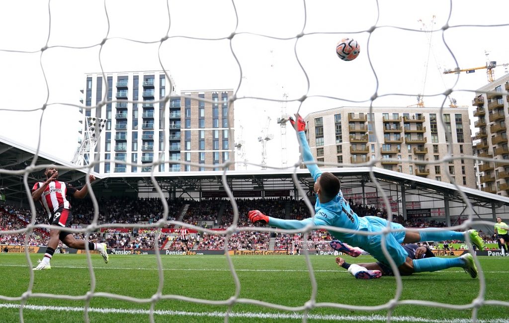 Brentford's Bryan Mbeumo shots wide of the goal