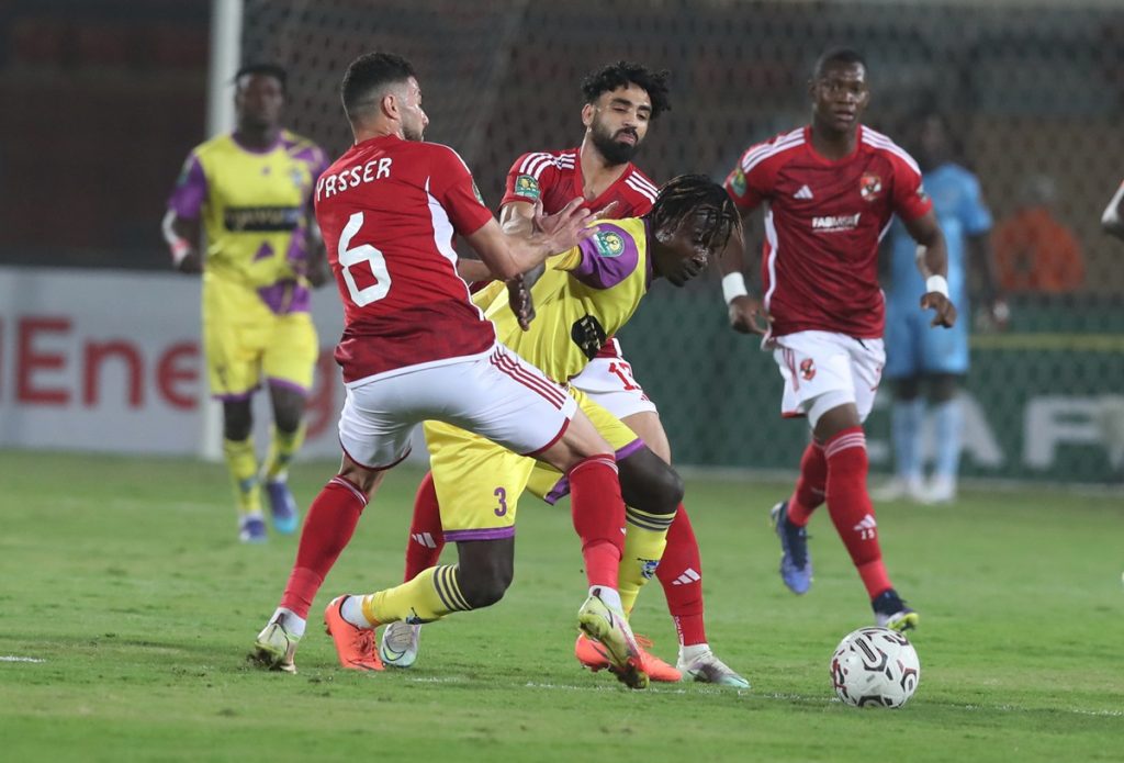 Yasser Ibrahim (L) and Mrwan Ateya (R) of Al-Ahly in action with Jonathan Sowah of Medeama SC (C)