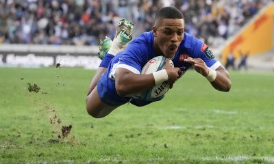 Angelo Davids of Stormers scores a try