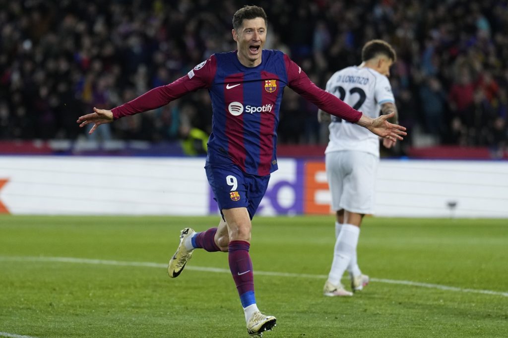 FC Barcelona's Robert Lewandowski celebrates after scoring the 3-1 goal during the UEFA Champions League round of 16 second leg soccer match between FC Barcelona and SSC Napoli, in Barcelona