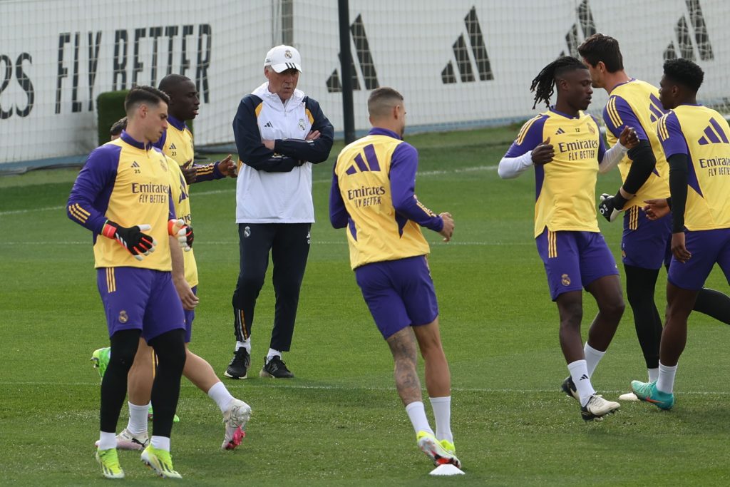 Real Madrid's head coach Carlo Ancelotti (C-L) leads a training session in Madrid, Spain, 15 March 2024. Real Madrid will face CA Osasuna in their Spanish LaLiga soccer match on 16 March 2024.