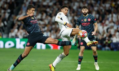 Real Madrid's Jude Bellingham (C) in action against Manchester City's Rodri (L) during the UEFA Champions League quarter finals first leg soccer match soccer match between Real Madrid and Manchester City, in Madrid, Spain, 09 April 2024.