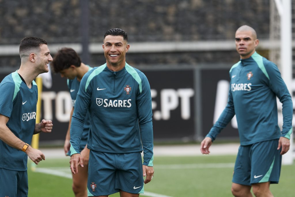 Portugal national soccer player Cristiano Ronaldo (C) during a training session at Cidade do Futebol in Oeiras, Portugal, 24 March 2024. Portugal will play friendly match against Slovenia in preparation for the upcoming Euro 2024.