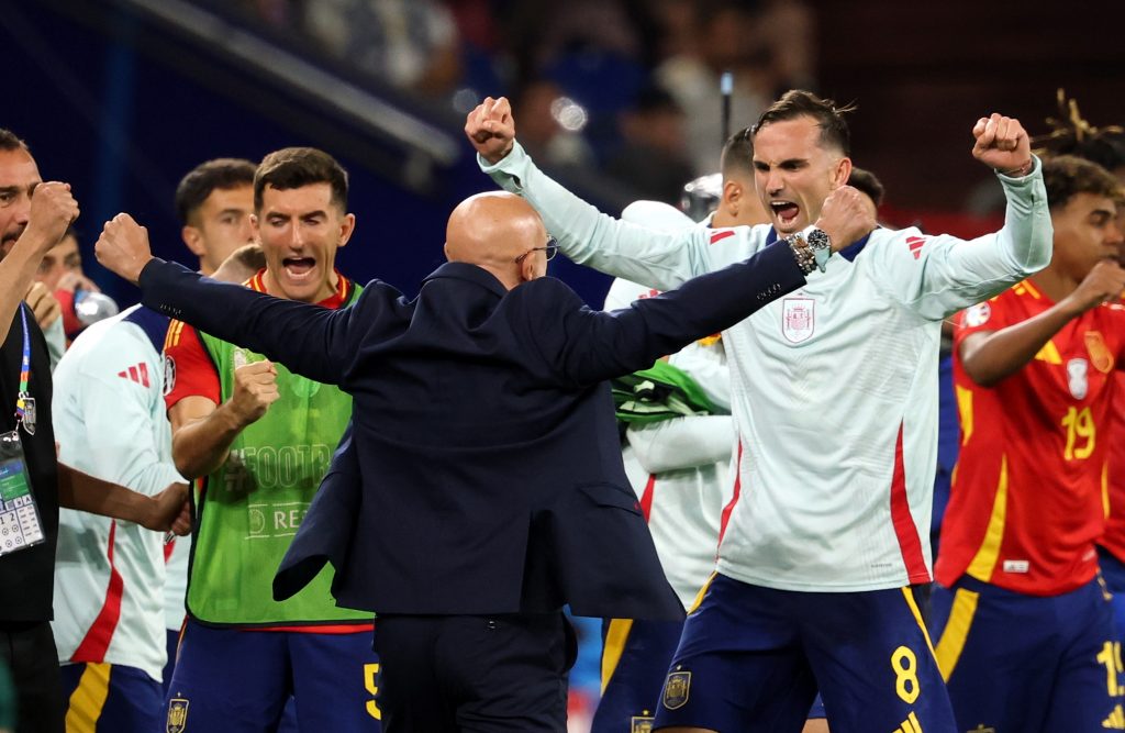Head coach Luis de la Fuente of Spain (CL) reacts with Fabian Ruiz of Spain (CR) after winning the UEFA EURO 2024 group B soccer match between Spain and Italy, in Gelsenkirchen, Germany, 20 June 2024.