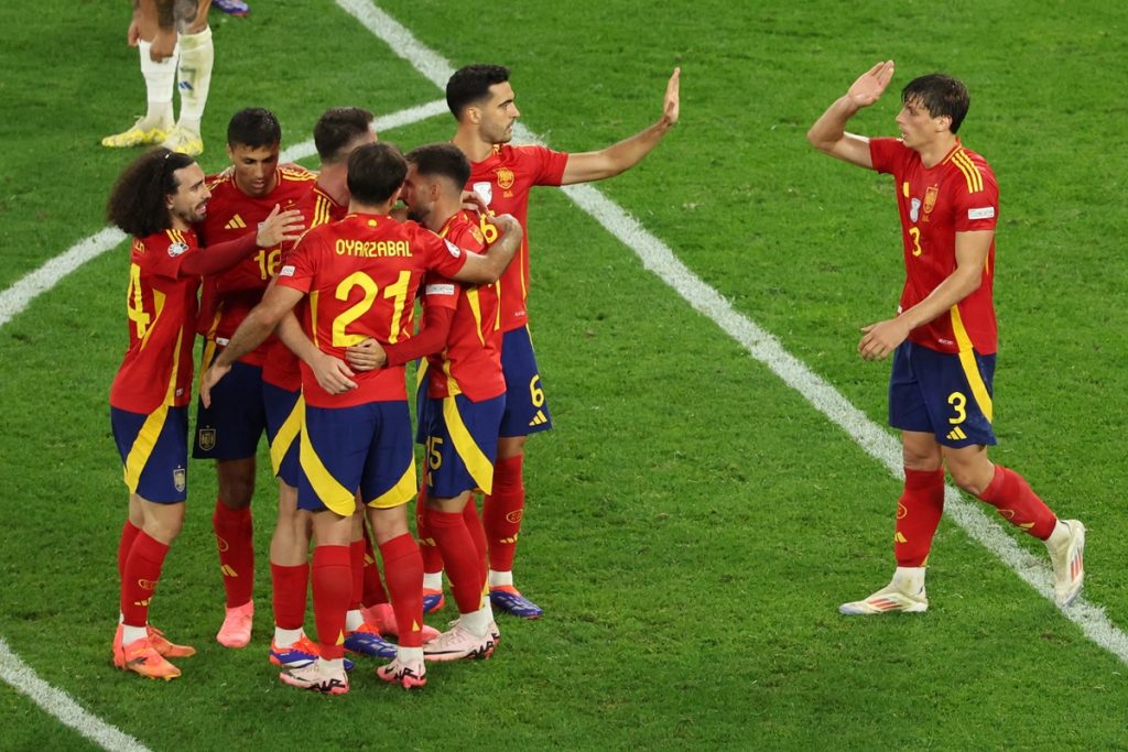 Players of Spain celebrate winning the UEFA EURO 2024 group B soccer match between Spain and Italy, in Gelsenkirchen.