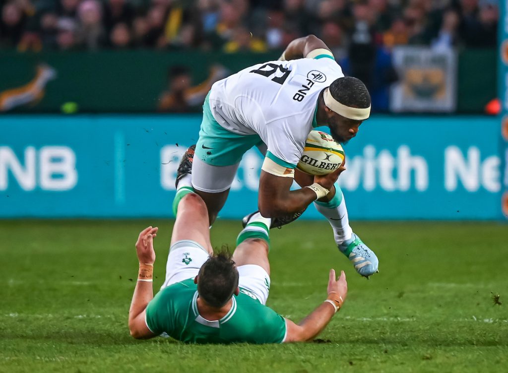 Siya Kolisi runs over Robbie Henshaw