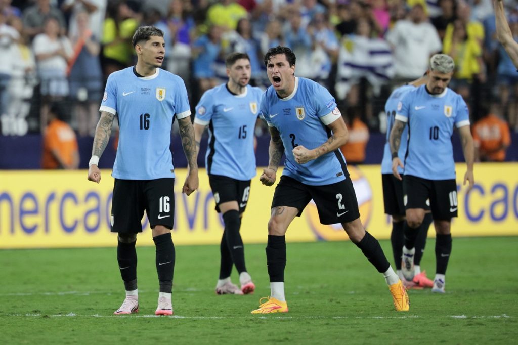 Mathias Olivera of Uruguay, Federico Valverde of Uruguay, Jose Gimenez of Uruguay and Giorgian De Arrascaeta of Uruguay celebrate a score score during the penalty shootout during the CONMEBOL Copa America 2024 Quarter-finals match between Uruguay and Brazil, in Las Vegas.