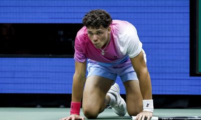 epa11574568 Ben Shelton of the US reacts to losing a point against Francis Tiafoe of the US during their third round match at the US Open Tennis Championships at the USTA Billie Jean King National Tennis Center in Flushing Meadows, New York, USA, 30 August 2024. The US Open tournament runs from 26 August through 08 September.